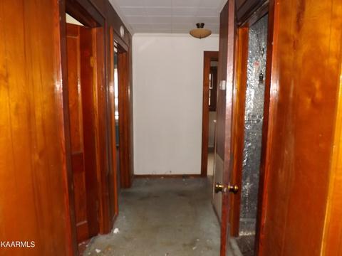 1111 Exeter Ave, Middlesboro, KY 40965 photo 10