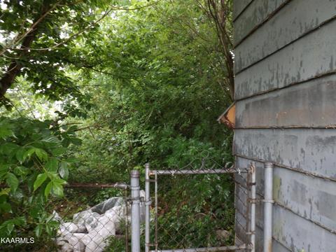 1111 Exeter Ave, Middlesboro, KY 40965 photo 4