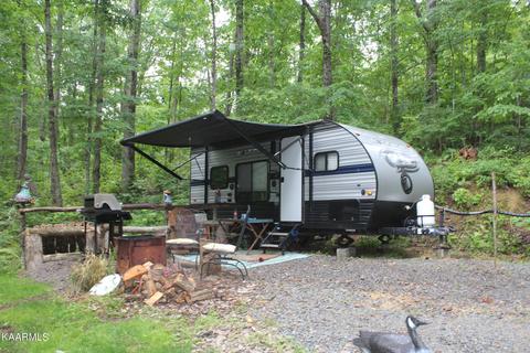 818 Sleepy Hollow Rd, Jamestown, TN 38556
