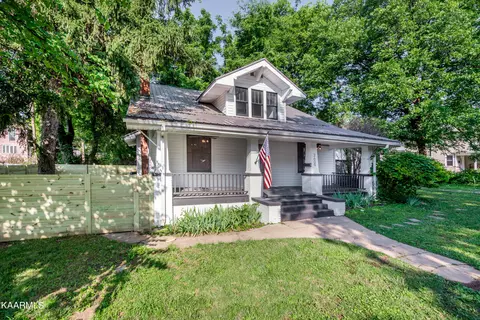 2609 Barton St, Knoxville, TN 37917