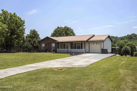 127 Oak St, Jacksboro, TN 37757
