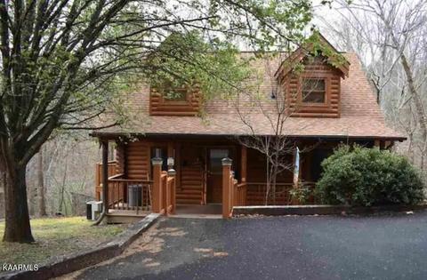 718 Kings Hills Blvd, Pigeon Forge, TN 37863