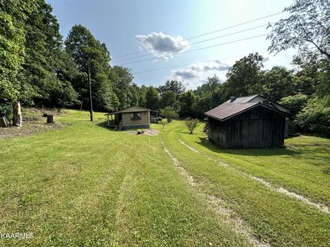 260 Bashie Kincaid Dr, Rose Hill, VA 24281