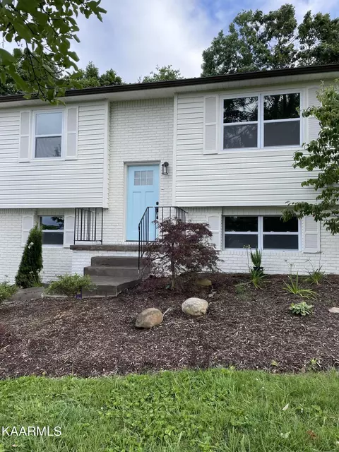 4020 Abercorn Rd, Knoxville, TN 37921