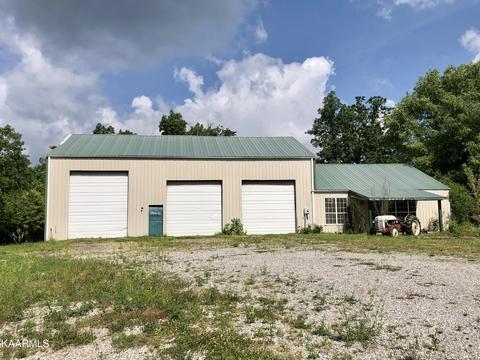 1419 Dripping Springs Rd, Monterey, TN 38574