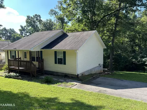 627 Thorn Grove Pike, Strawberry Plains, TN 37871