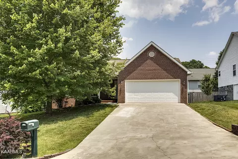 4134 Oakstone Ln, Knoxville, TN 37918