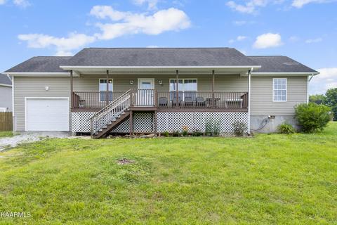 1121 Martin Ln, La Follette, TN 37766