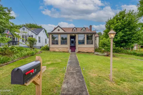 629 Unaka St, Harriman, TN 37748