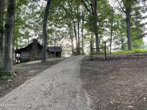 181 Orchard Ln, Tazewell, TN 37879