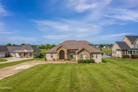 130 Duck Pond Dr, Dandridge, TN 37725