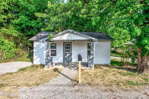 410 E Hemlock St, La Follette, TN 37766