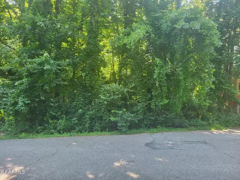 15 Newcom Ct, Crossville, TN 38558