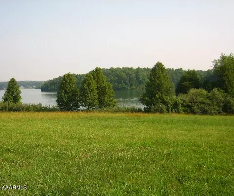 260 Bay Pointe Drive Rd, Vonore, TN 37885