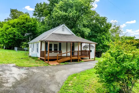 135 N Cloverhill Ridge Rd, Maryville, TN 37801