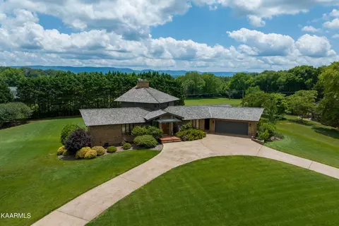 1006 S Briarcliff Cir, Maryville, TN 37803