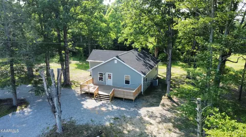 1379 W Lake Rd, Sparta, TN 38583