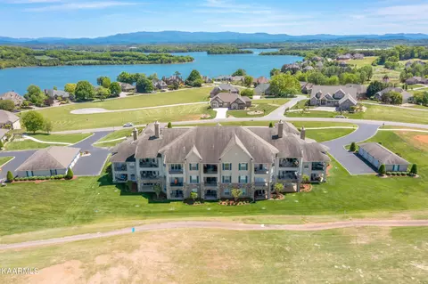 535 Rarity Bay Pkwy #303, Vonore, TN 37885