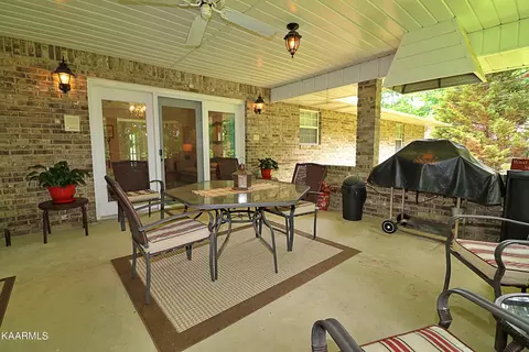 434 Meadow Creek Dr, Oneida, TN 37841 photo 9