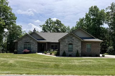 606 Lakeview Dr, Crossville, TN 38558