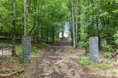 1055 Brown Rd, Knoxville, TN 37920