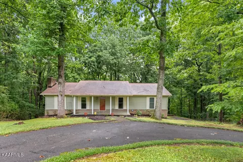 158 Newport Dr, Oak Ridge, TN 37830