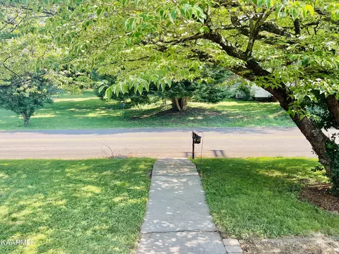 1011 Monroe St, Sweetwater, TN 37874