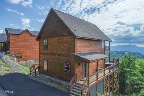 2868 Eagle Crest Way, Sevierville, TN 37876
