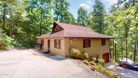 1039 Big Creek Rd, La Follette, TN 37766
