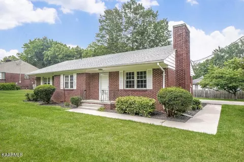 1305 Court St, Maryville, TN 37803