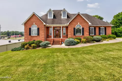 111 Colonial Hts, La Follette, TN 37766