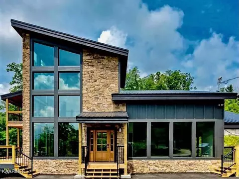 1112 Longview Ct, Gatlinburg, TN 37738