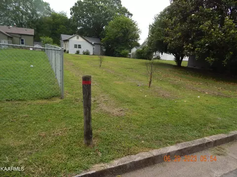 604 Chestnut St, Sweetwater, TN 37874