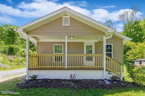 571 Half Moon Rd, Oliver Springs, TN 37840