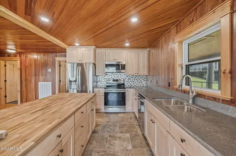 225 Roberts Loop, Celina, TN 38551 photo 8