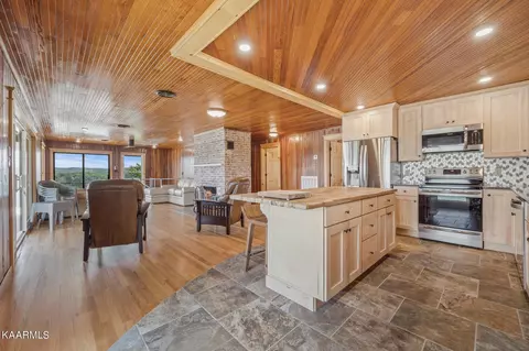 225 Roberts Loop, Celina, TN 38551 photo 6