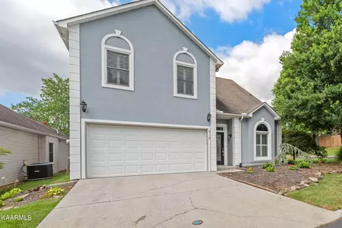915 Middleton Pl, Knoxville, TN 37923