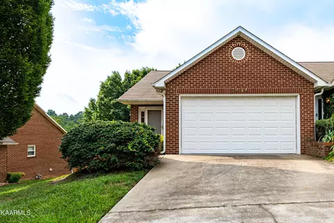 2434 Glen Meadow Rd, Knoxville, TN 37909