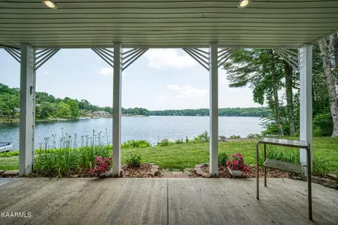 159 Dovenshire Dr, Crossville, TN 38558