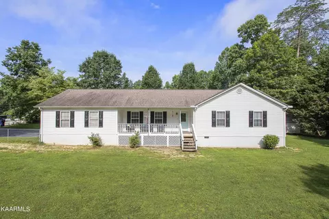 295 Hillcrest Dr, Caryville, TN 37714