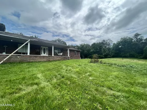 300 Larry Ln, Washburn, TN 37888