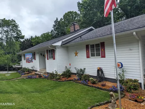 106 Orange Ln, Oak Ridge, TN 37830