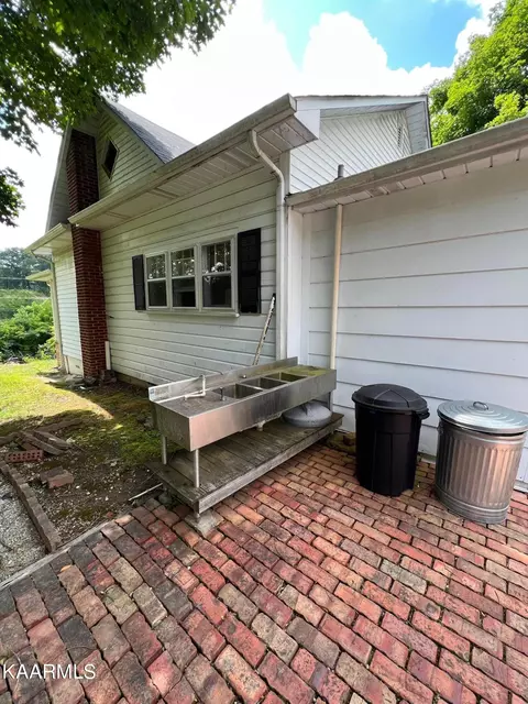 392 Chambers Ln, Oneida, TN 37841 photo 8