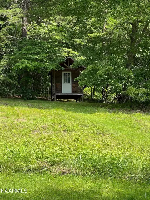 392 Chambers Ln, Oneida, TN 37841 photo 4