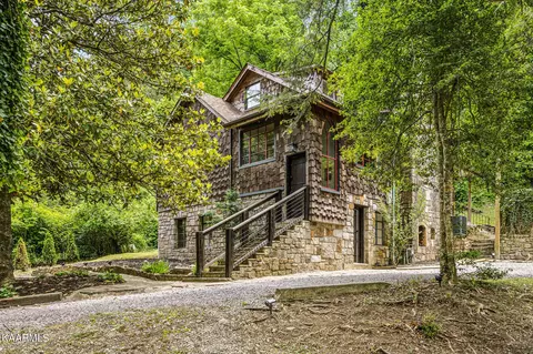 302 Newman Rd, Gatlinburg, TN 37738