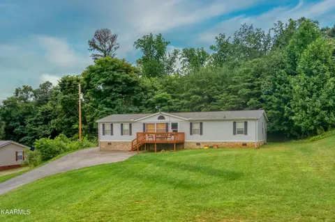 1037 Jessica Rose Ln, Dandridge, TN 37725