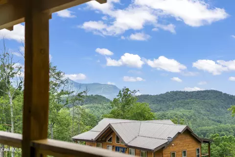 2810 Red Sky Dr, Pigeon Forge, TN 37862