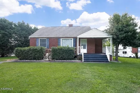 904 E Hunt Rd, Alcoa, TN 37701