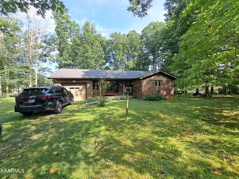 208 Betty Jane Ln, Oneida, TN 37841