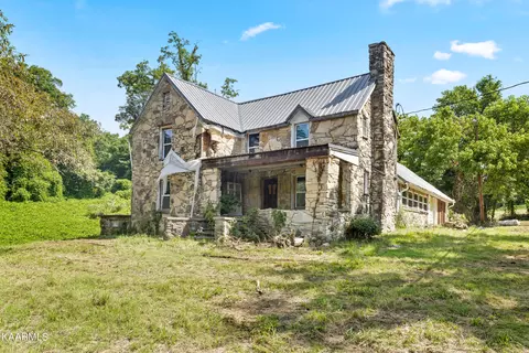 901 E Brushy Valley Dr, Powell, TN 37849